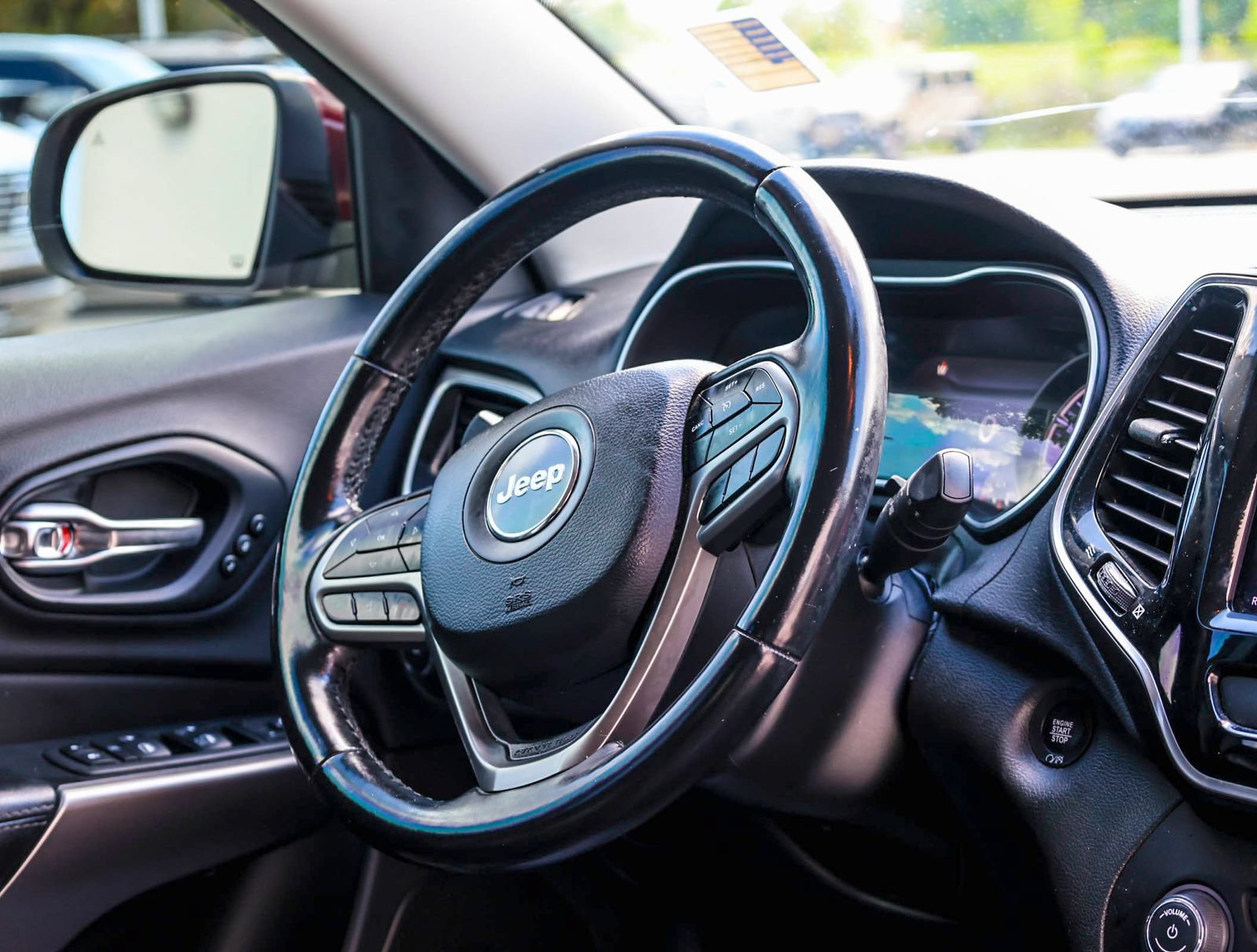 Used 2019 Jeep Cherokee Limited AWD/4WD image 10