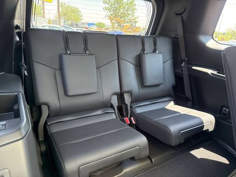 Used 2026 Lexus GX 550 w/ Accessory Package (31) AWD/4WD image 17