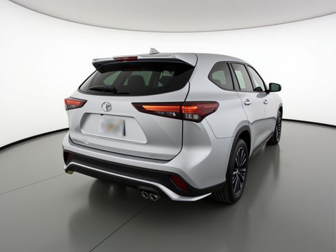 Used 2025 Toyota Highlander XSE image 9