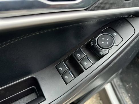 Used 2020 Ford Explorer XLT w/ Equipment Group 202A AWD/4WD image 24