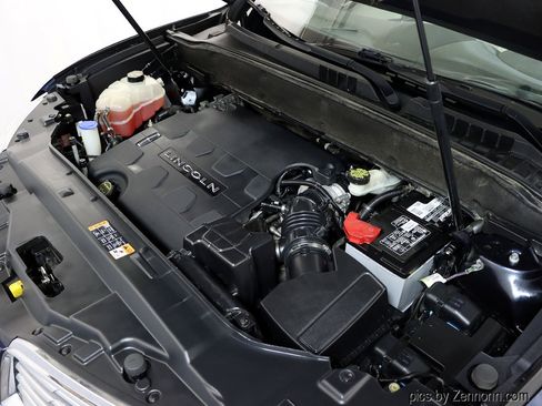 Used 2017 Lincoln MKX Reserve w/ Lincoln MKX Climate Package image 38