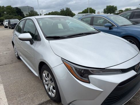 Used 2024 Toyota Corolla LE image 3