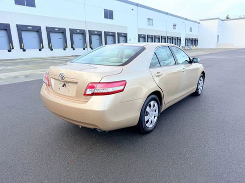 Used 2011 Toyota Camry LE image 5