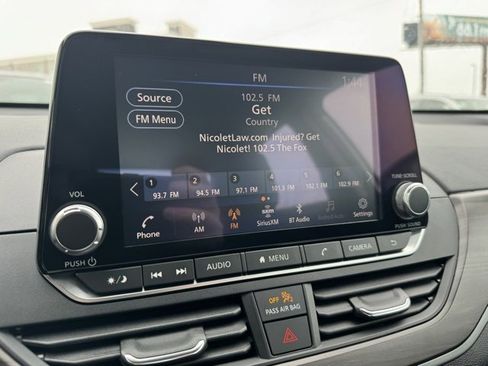 Used 2024 Nissan Altima 2.5 SV image 3