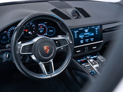 Certified 2020 Porsche Cayenne AWD/4WD image 16