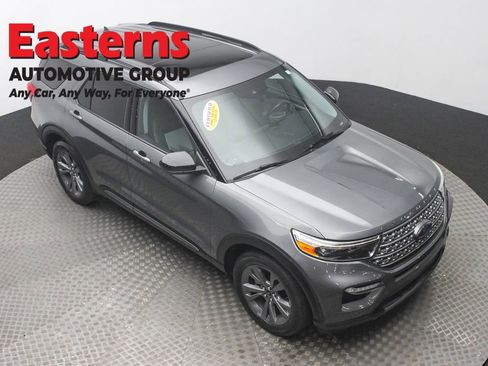Used 2022 Ford Explorer XLT w/ Equipment Group 202A image 3