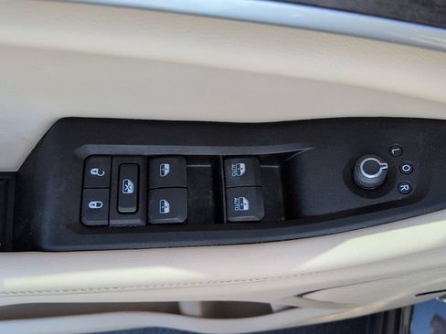 Used 2021 Jeep Grand Cherokee L Limited AWD/4WD image 16