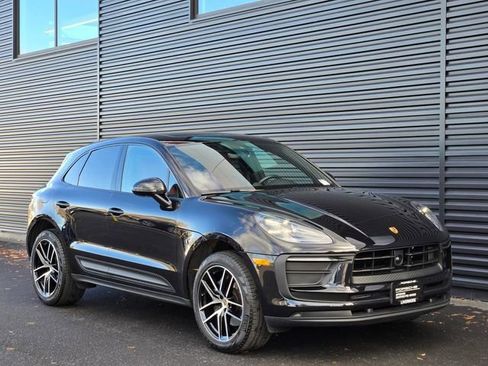 Used 2025 Porsche Macan image 9