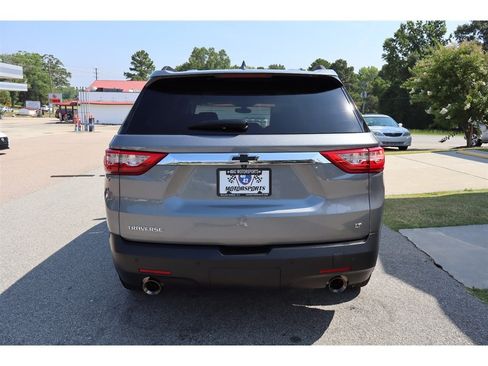 Used 2020 Chevrolet Traverse LT FWD image 4