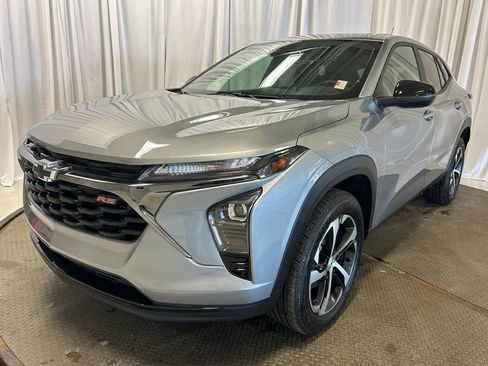 Used 2024 Chevrolet Trax RS w/ Driver Confidence Package image 24