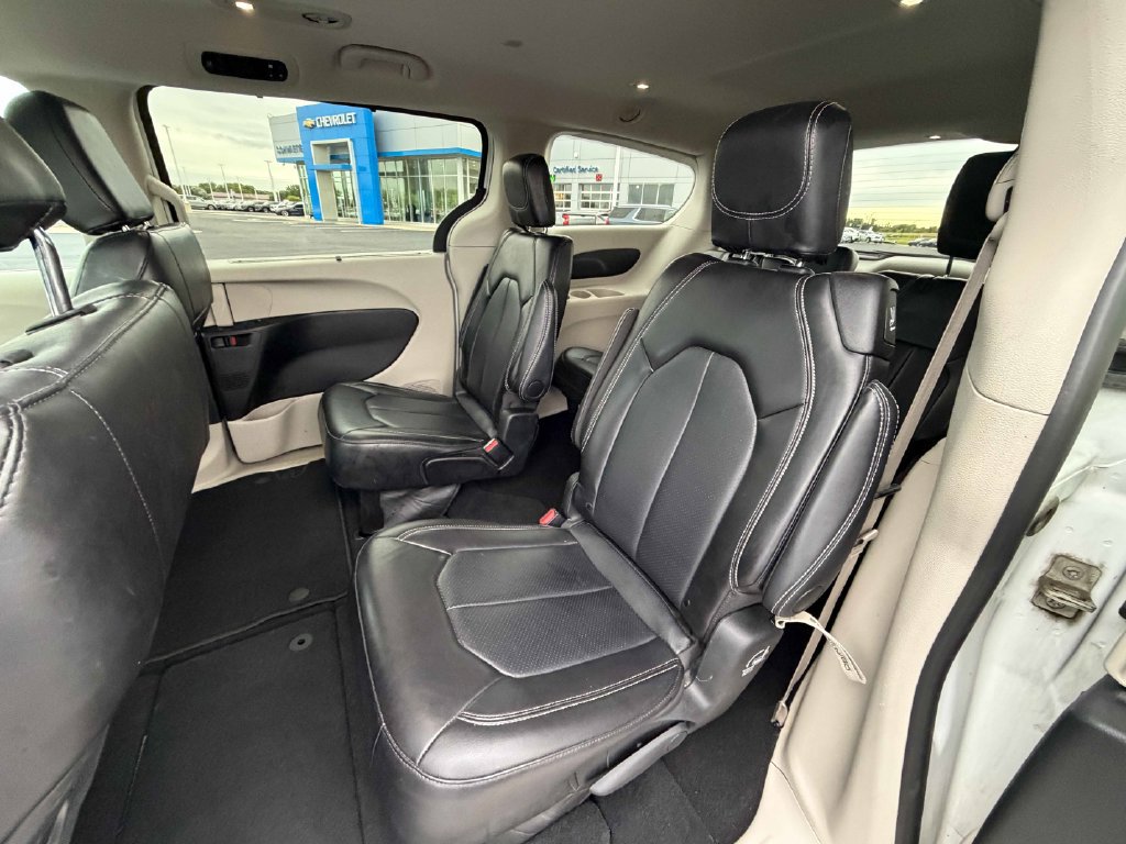 Used 2024 Chrysler Pacifica Touring-L FWD image 20