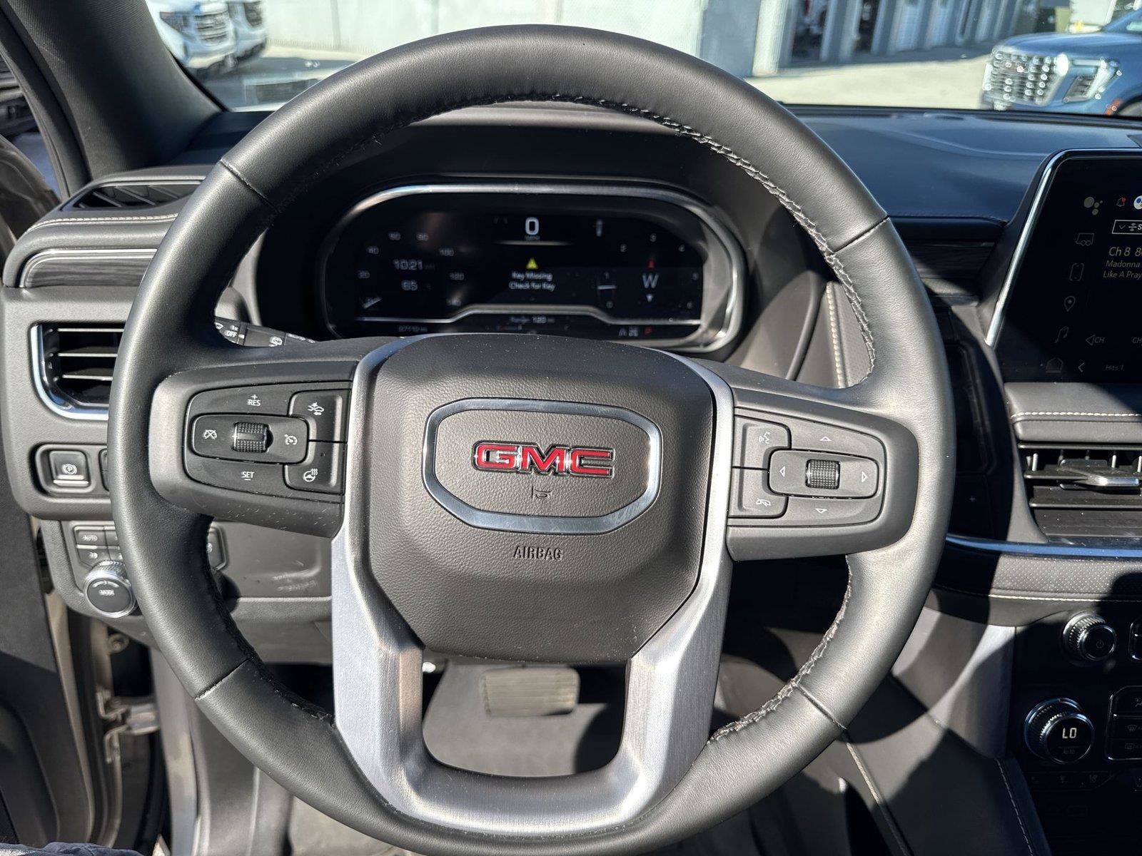 Used 2023 GMC Yukon SLT w/ SLT Luxury Package AWD/4WD image 17