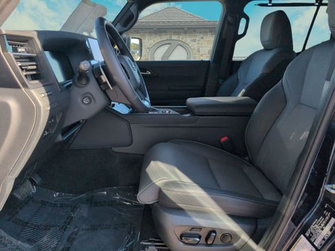 Certified 2025 Lexus GX 550 GX 550 Luxury+ w/ Accessory Package (2T) image 18