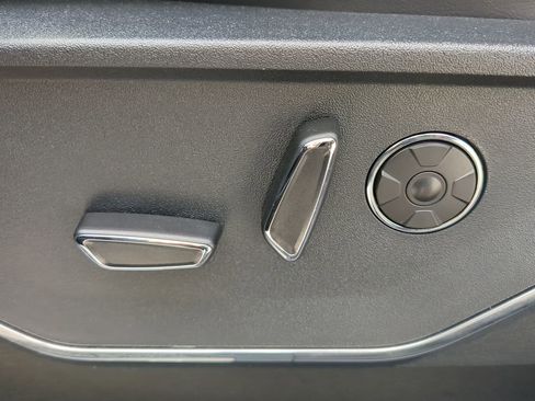 Used 2025 Ford F150 Platinum w/ Equipment Group 702A High image 30