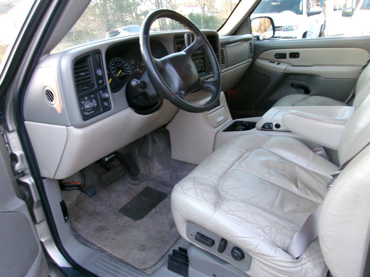 Used 2001 Chevrolet Suburban LT w/ LT Preferred Equipment Group RWD image 12