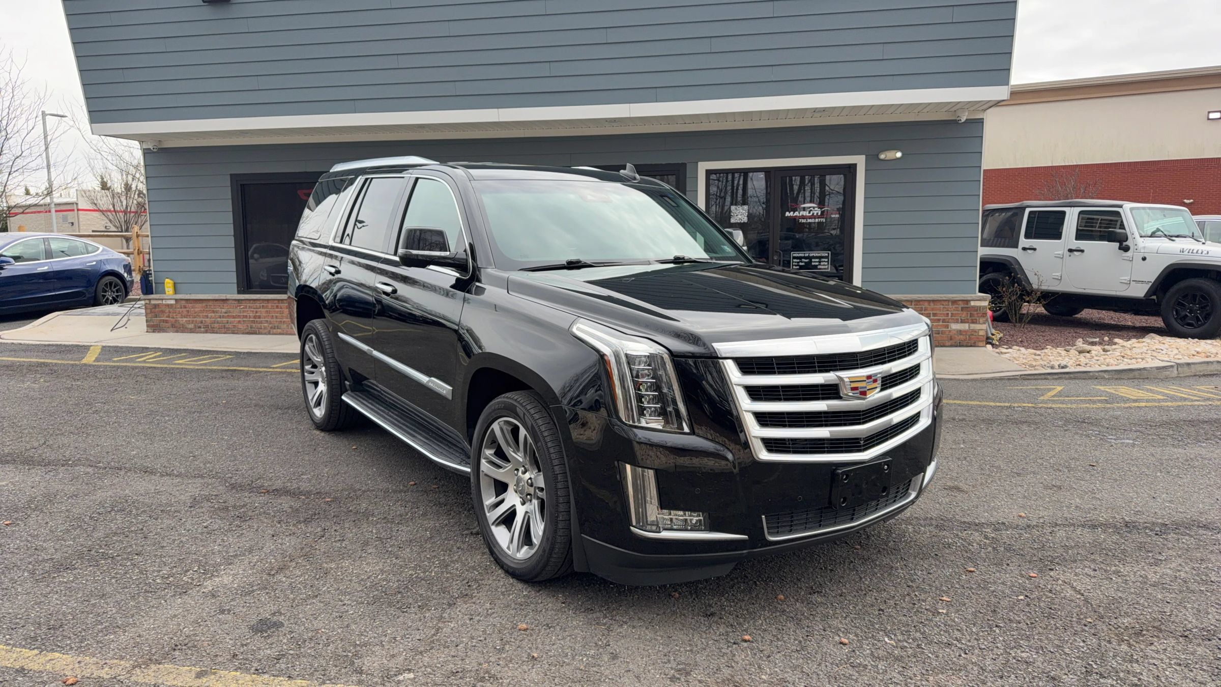 Used 2016 Cadillac Escalade Luxury AWD/4WD image 3