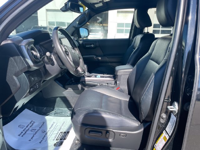 Used 2023 Toyota Tacoma TRD Sport w/ TRD Premium Sport Package AWD/4WD image 19