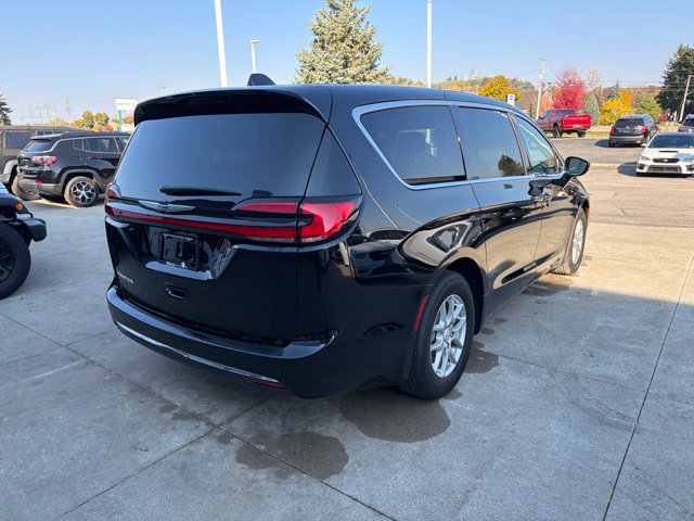 Used 2026 Chrysler Pacifica Select FWD image 6