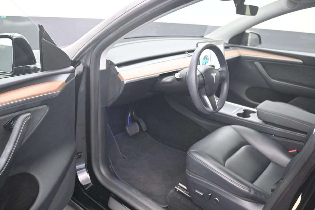 Used 2024 Tesla Model Y Long Range RWD image 10