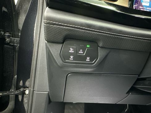 Used 2025 Volkswagen Atlas SE image 33