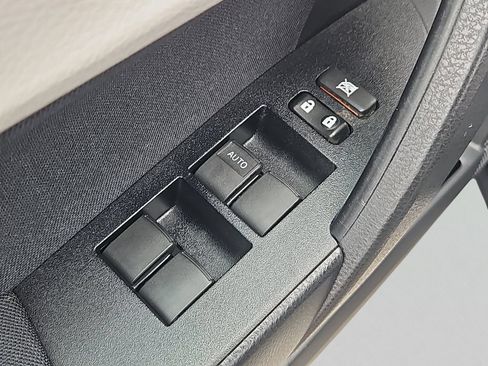 Used 2015 Toyota Corolla LE FWD image 20