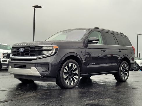 Used 2025 Ford Expedition Platinum w/ Driver's Package AWD/4WD image 8