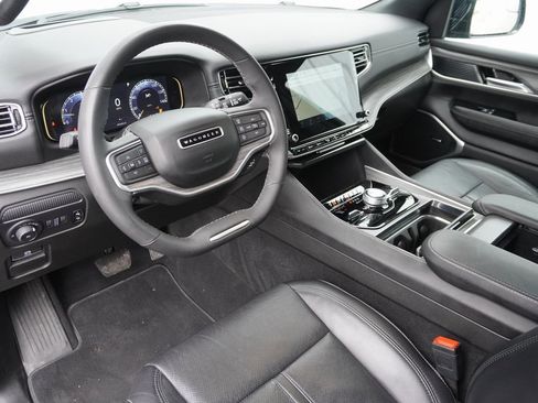 Used 2024 Jeep Wagoneer Series III image 13