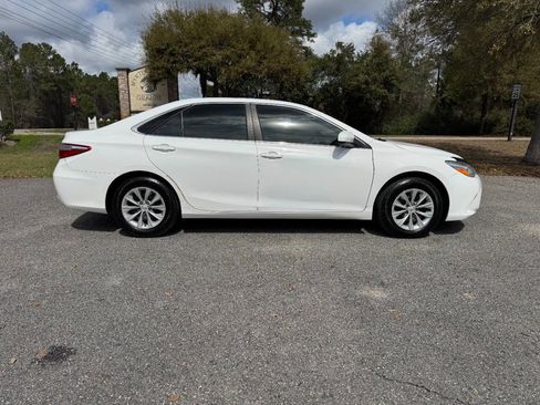 Used 2016 Toyota Camry LE image 7