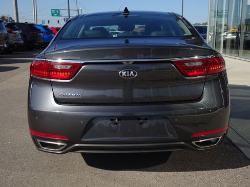 Used 2017 Kia Cadenza Technology FWD image 4