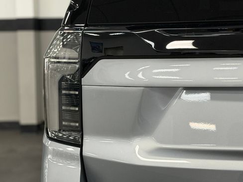 Used 2025 Chevrolet Tahoe Premier AWD/4WD image 13