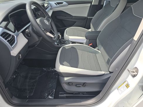 New 2026 Volkswagen Taos SE FWD image 17