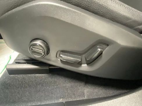 Certified 2025 Volvo XC60 B5 Plus AWD/4WD image 12