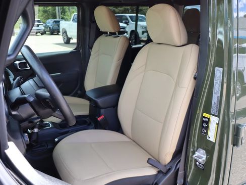 Used 2022 Jeep Gladiator Sport AWD/4WD image 13