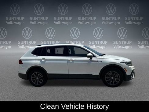 Used 2023 Volkswagen Tiguan SE w/ Panoramic Sunroof Package FWD image 4