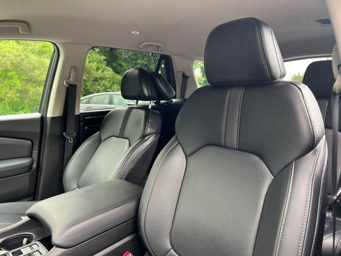 Used 2025 Honda Pilot EX-L image 13