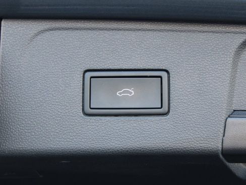 Certified 2024 Volkswagen Atlas SE image 30