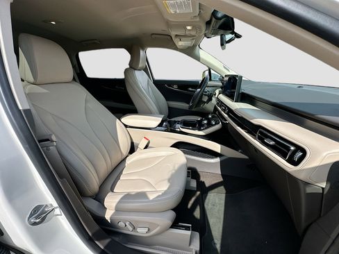 Used 2022 Lincoln Nautilus FWD w/ Premium Package image 27