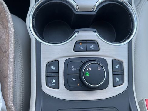 Used 2022 GMC Terrain Denali w/ Denali Premium Package AWD/4WD image 13