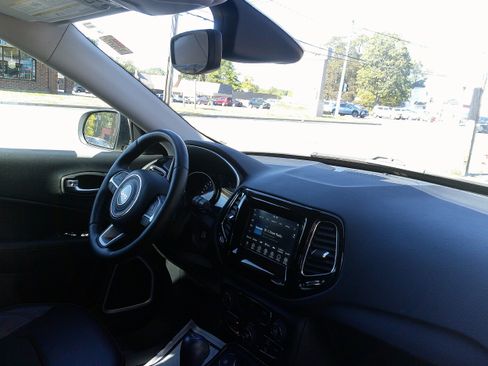 Used 2021 Jeep Compass Latitude image 22