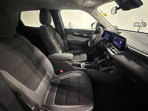 Used 2024 Chevrolet TrailBlazer LT FWD image 27