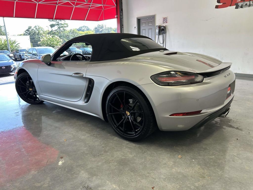 Used 2017 Porsche 718 Boxster RWD image 5