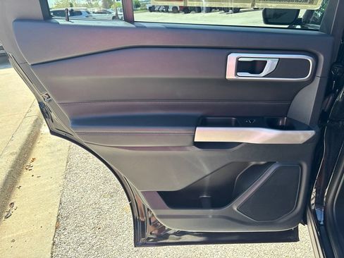 Used 2024 Ford Explorer XLT w/ Equipment Group 202A AWD/4WD image 41