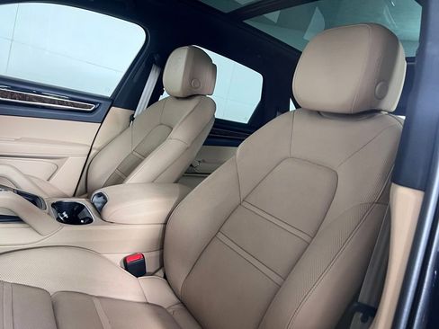 Certified 2023 Porsche Cayenne Platinum Edition AWD/4WD image 5
