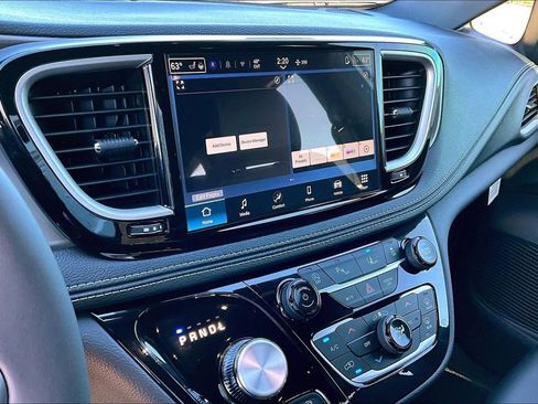 New 2026 Chrysler Pacifica Select FWD image 7
