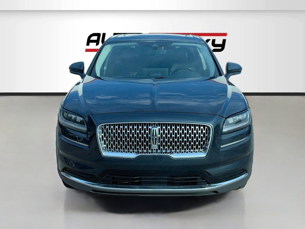 Used 2023 Lincoln Nautilus Reserve AWD/4WD image 2