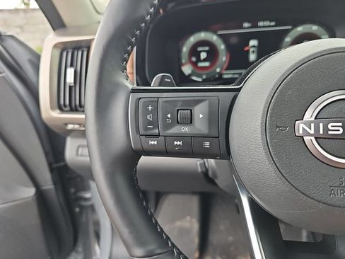Used 2025 Nissan Pathfinder Platinum FWD image 13