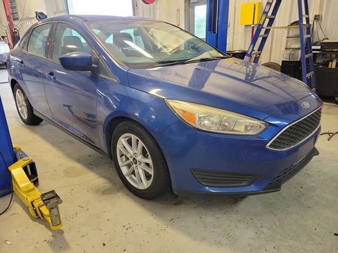 Used 2018 Ford Focus SE FWD image 1