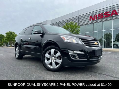 Used 2016 Chevrolet Traverse LT w/ Style and Technology Package AWD/4WD image 3