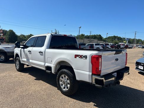 Used 2024 Ford F250 XLT w/ FX4 Off-Road Package AWD/4WD image 2