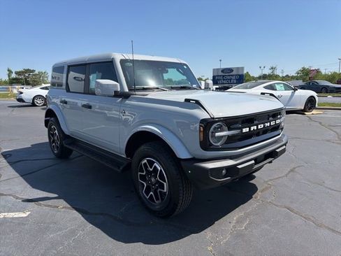 New 2026 Ford Bronco Outer Banks AWD/4WD image 1